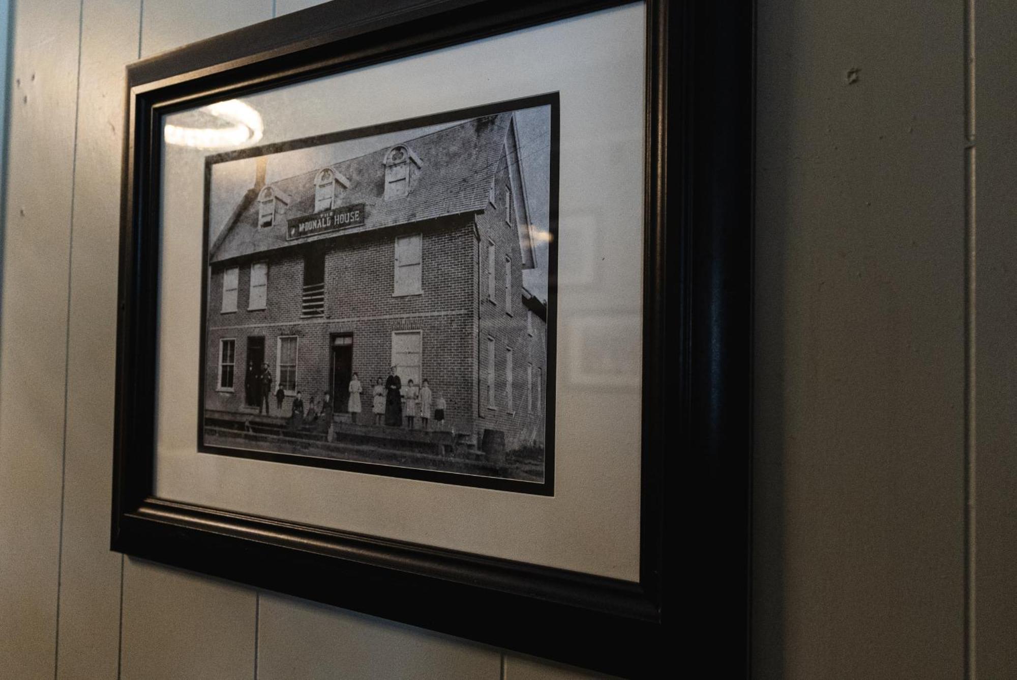 Atlantic Pub & Hotel Glen Robertson Exterior photo